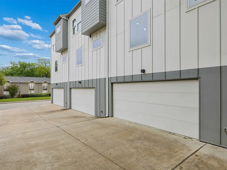 5647 Live Oak St #101 — Photo 36