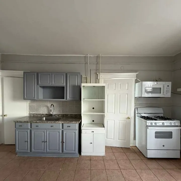 227 Clifton Ave #10A