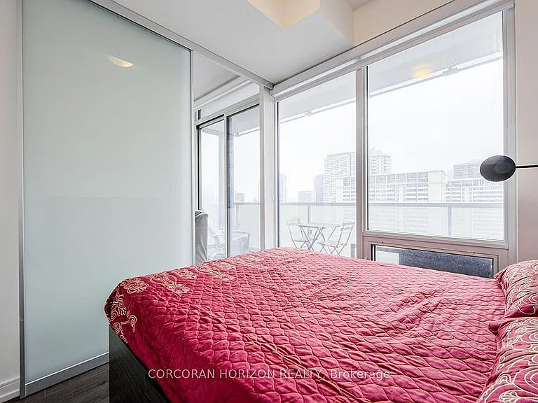28 Wellesley St E #1104 — Photo 31