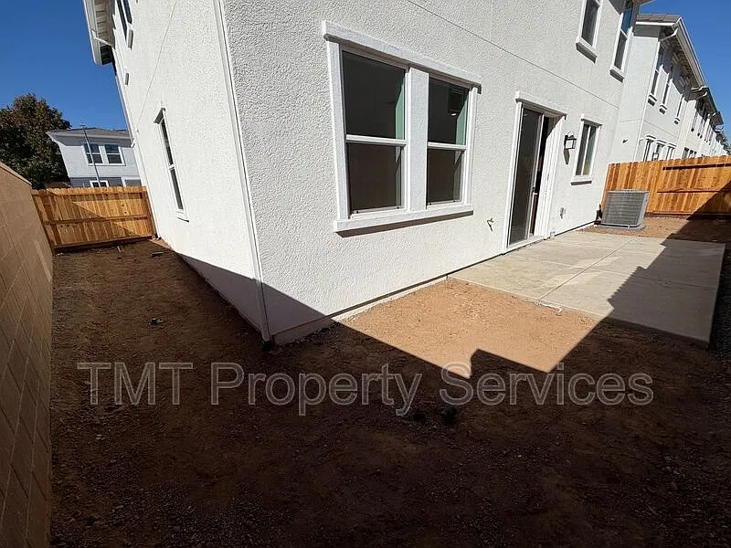 4 bed, 3.0 bath, 1844 sqft, $3,800 — Photo 3