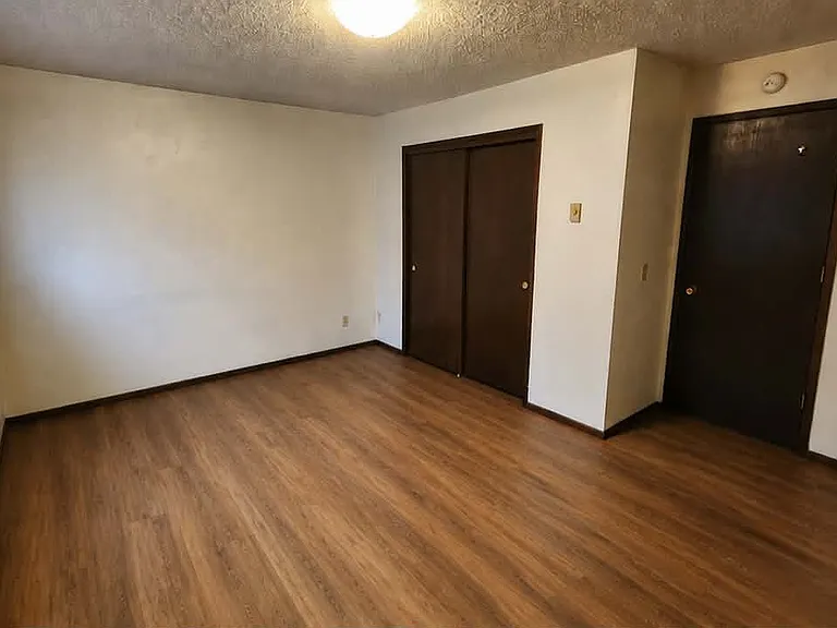 1232 E 3rd St #1 — Photo 5
