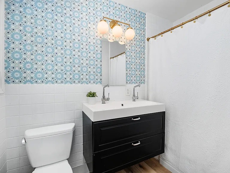 16002 Warren Ln — Photo 16