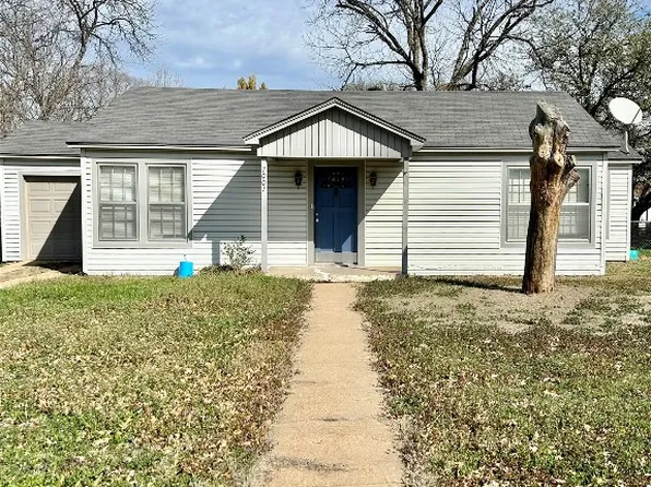 1001 Hillcrest Dr, Graham, TX 76450