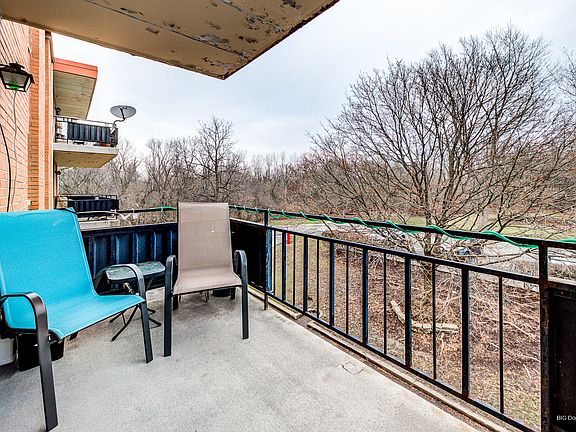 3rd image of 940 Holbrook Rd APT 33B