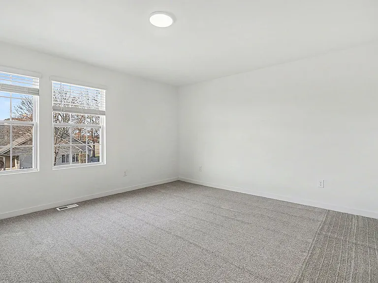1653 Kennedy — Photo 14