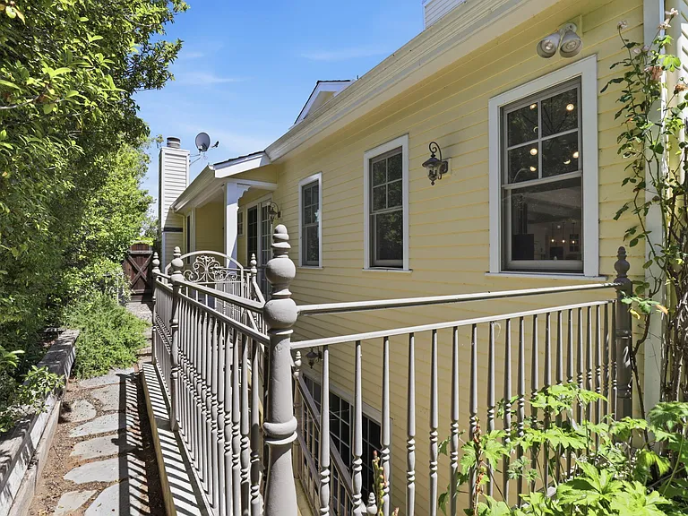 300 Sunkist Ln — Photo 41
