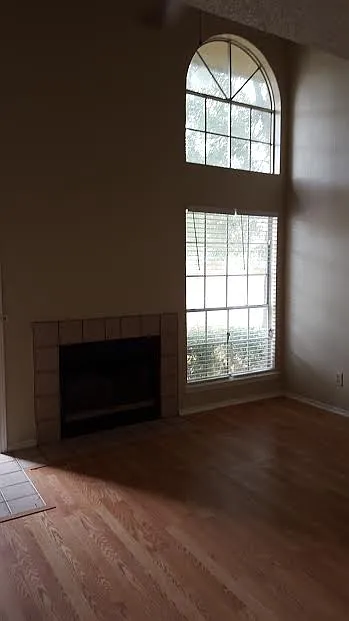 2 bed, 2.5 bath, 926 sqft, $1,250 — Photo 2