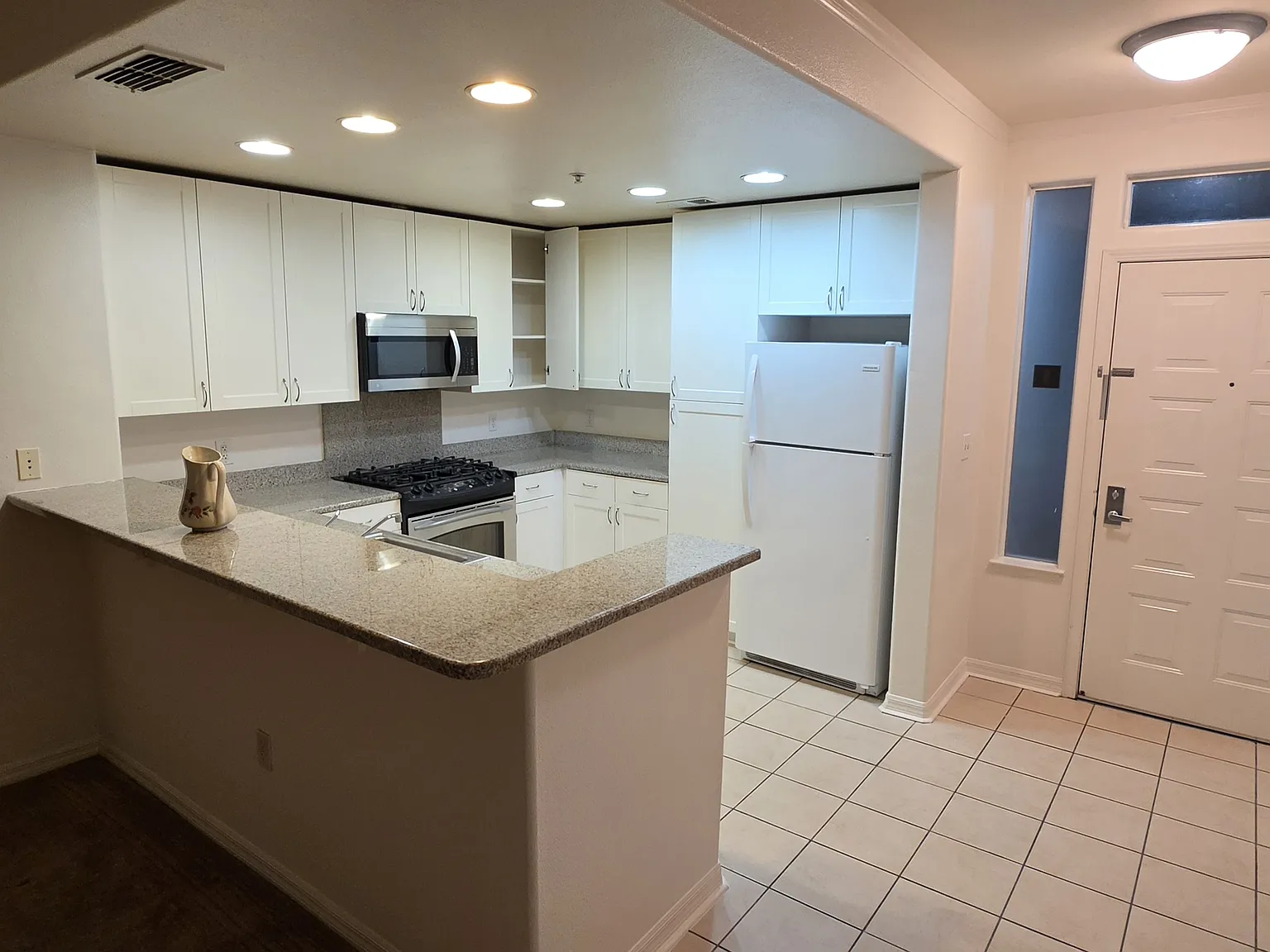 1 bed, 908 sqft, $3,295 — Photo 2