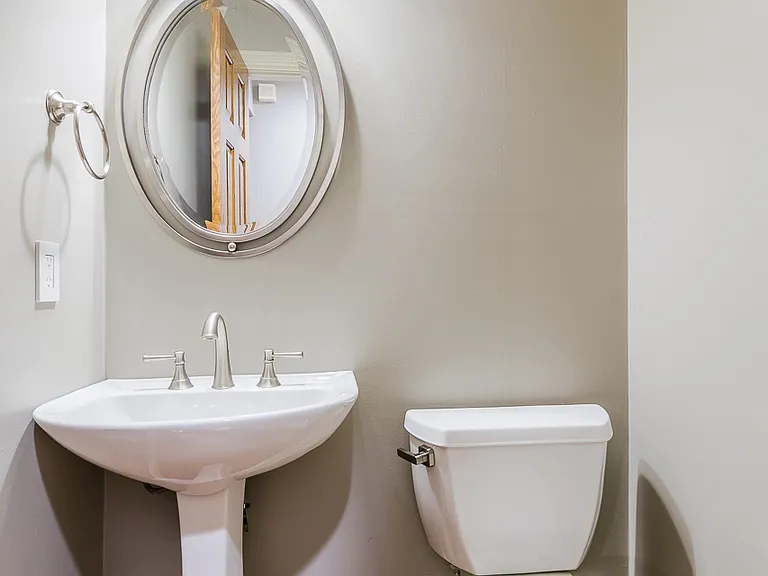 1108 Morgan Ln — Photo 15