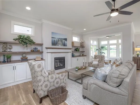 13817 Quigley St, Overland Park, KS 66221