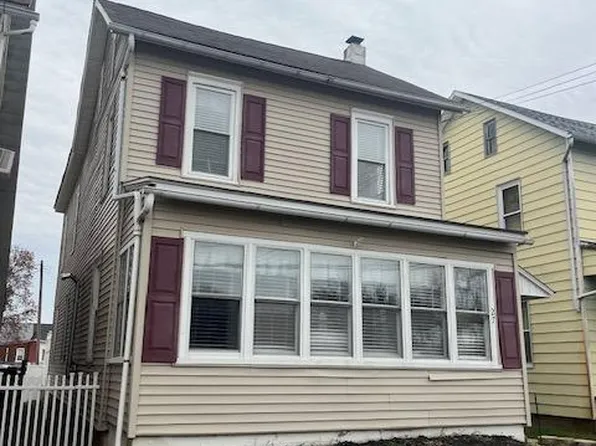 27 S Callowhill St, Topton, PA 19562