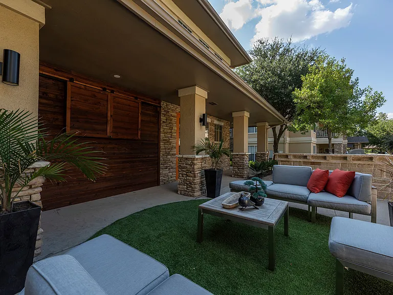 Woodbridge Villas — Photo 11