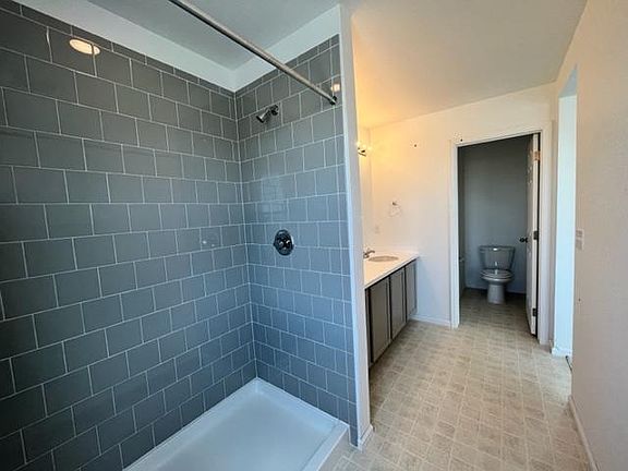 Owner' suite bathroom
