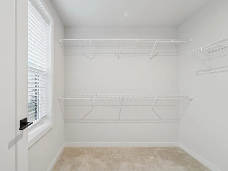 812 Hoopes Ln — Photo 3