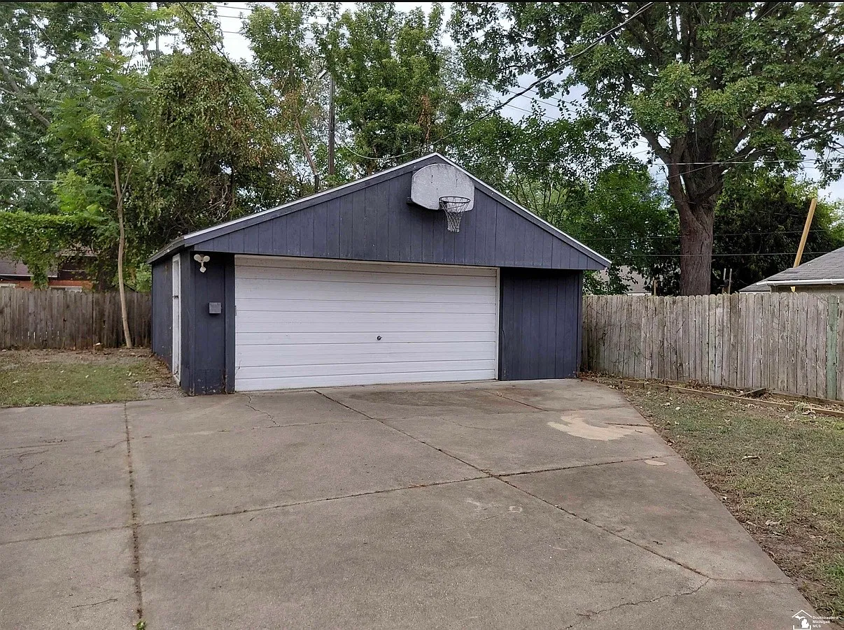 3 bed, 1240 sqft, $1,700 — Photo 2