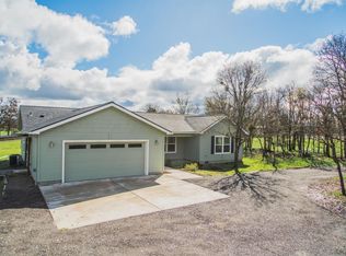 5746 Table Rock Rd, Central Pt, OR 97502