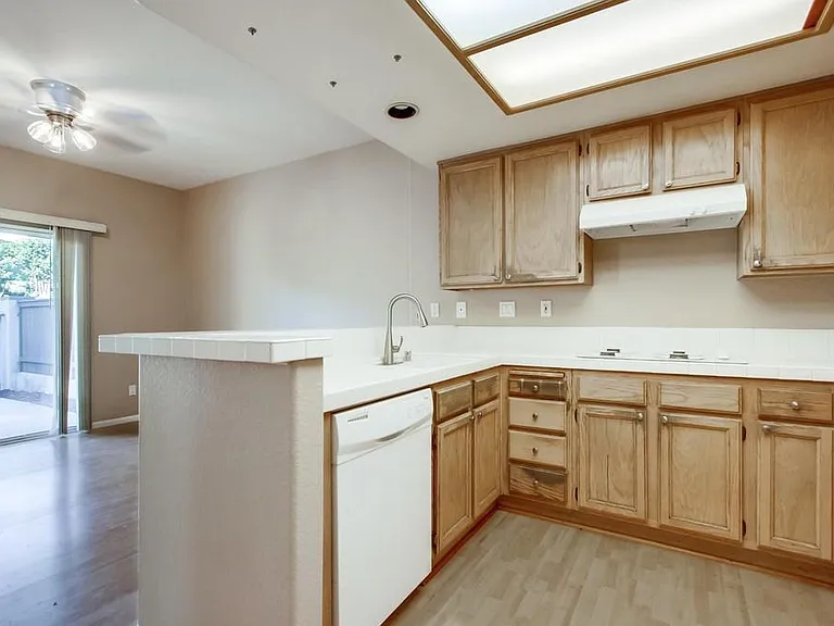 1879 Matin Cir #140 — Photo 9
