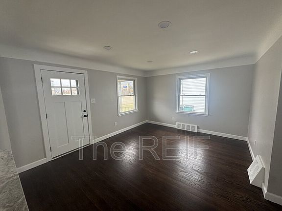 3rd image of 3324 Greenfield Rd