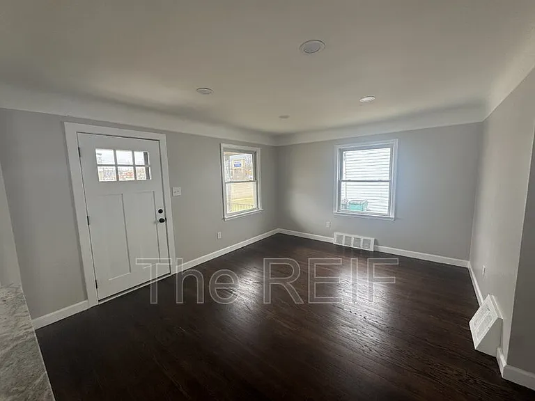 3324 Greenfield Rd — Photo 3