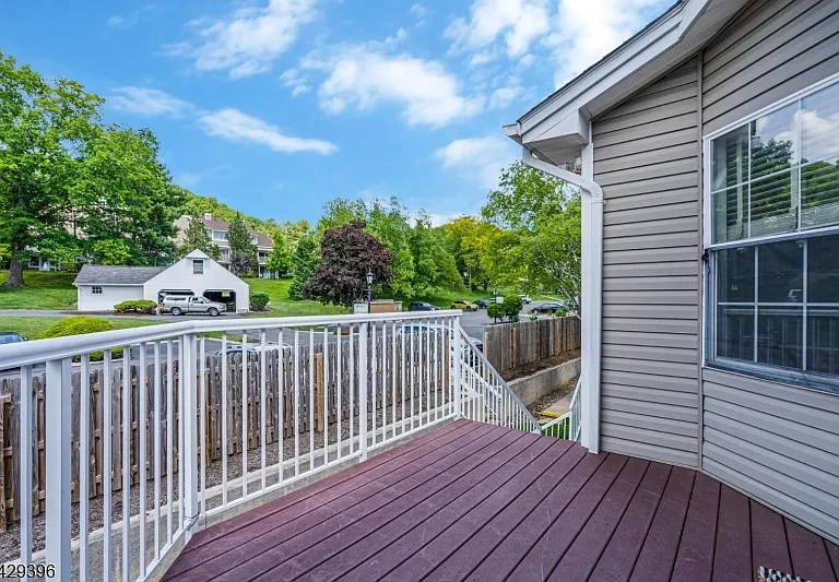 44 Spruce Ct — Photo 2