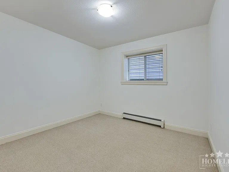 6129 148th St #BASEMENT — Photo 12