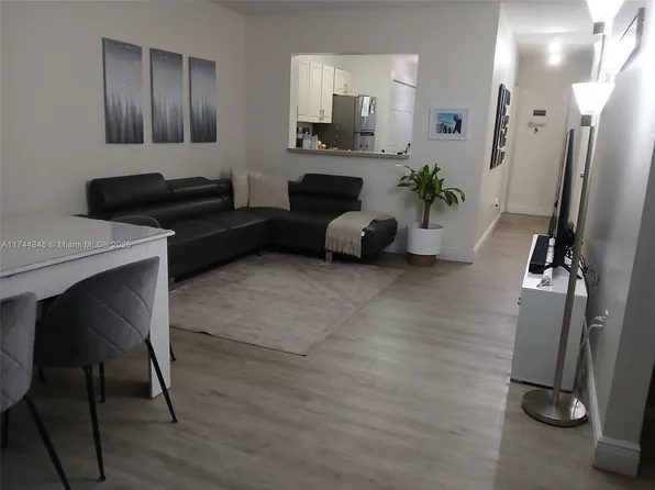 227 Palm Cir E #227, Hollywood, FL 33025