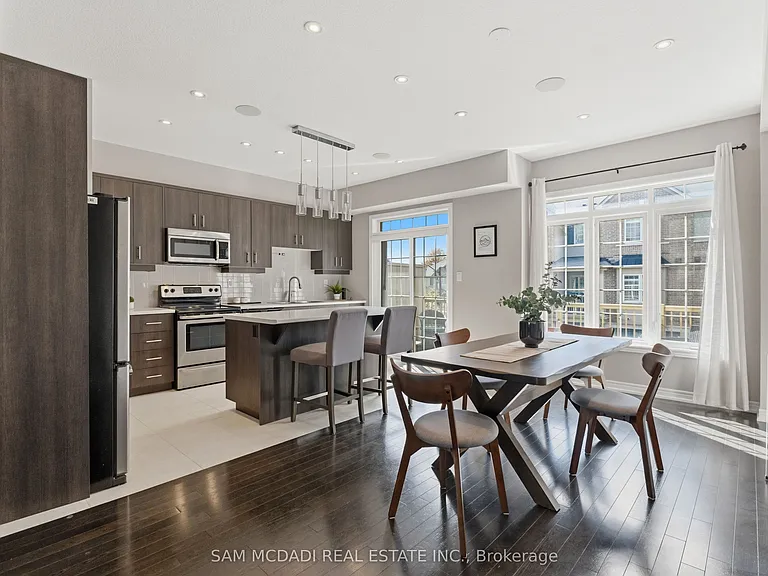 215 Dundas St E #9 — Photo 9