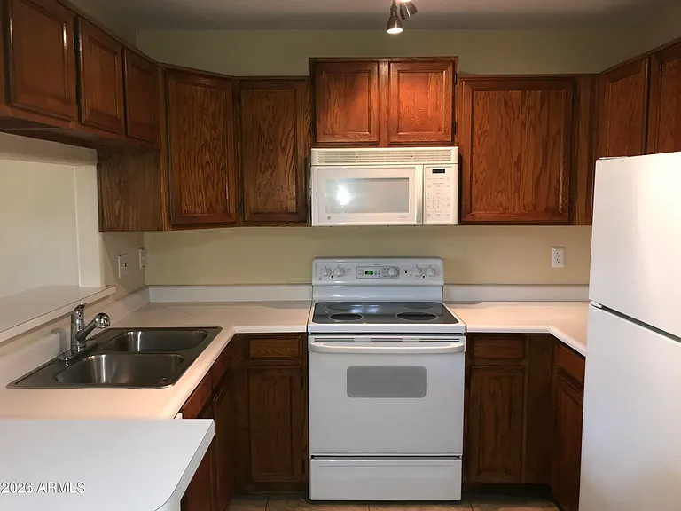 1025 E Highland Ave #12 — Photo 6