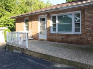 1597 N McKinley Rd, Lake Forest, IL 60045