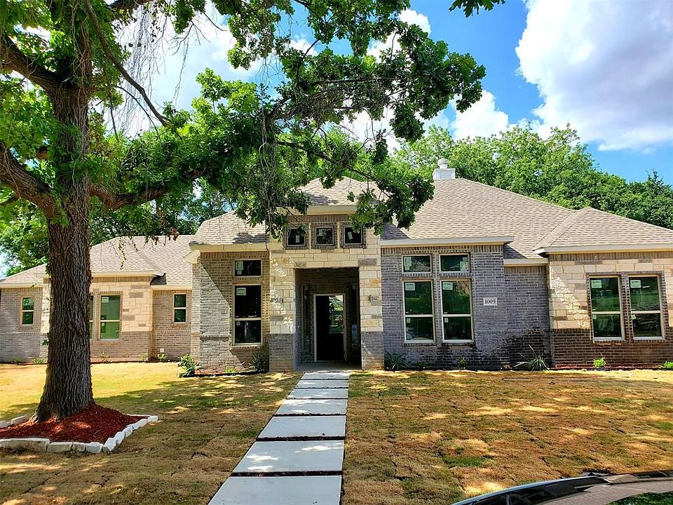 1st image of 1009 Crestwood Ct