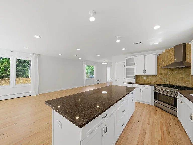232 Riveredge Rd — Photo 9