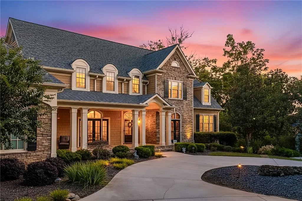 7 bed, 7.5 bath, 8592 sqft, $11,000 — Photo 1