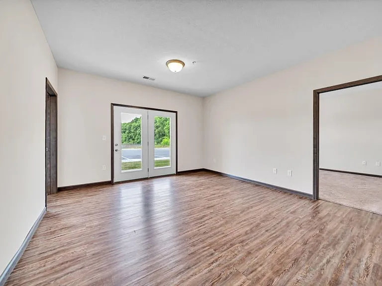 Hutchison Place Apartments — Photo 21