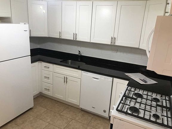 4th image of 105 E Grove St APT 8