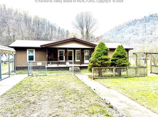 24 Dotson Ln, Van, WV 25206