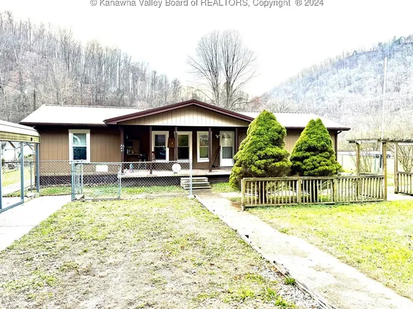 24 Dotson Ln, Van, WV 25206