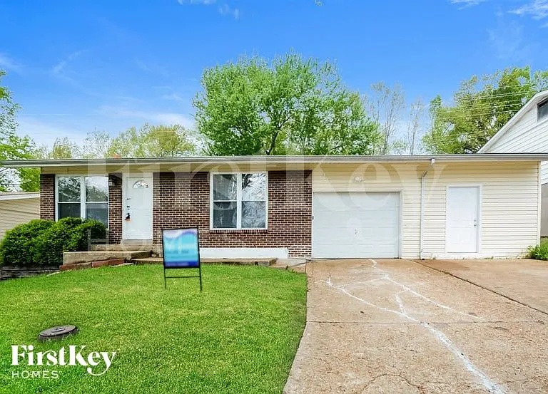 1555 Florida Dr — Photo 1