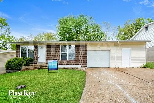 1555 Florida Dr Photo 1