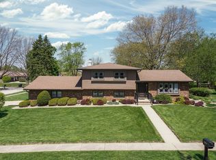 2502 Yorktown Dr, Bloomington, IL 61704