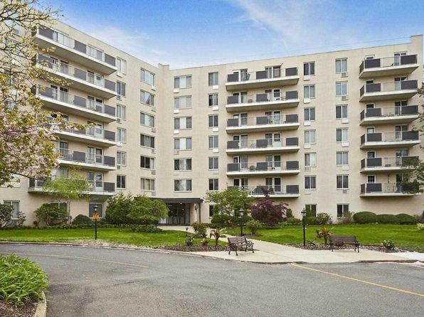 135 Post Avenue #6L, Westbury, NY 11590