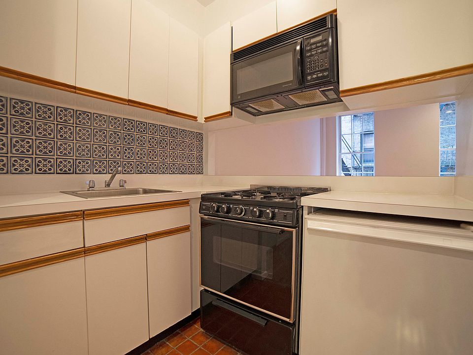 2nd image of 326 E 81st St APT 1RW