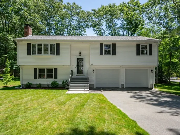 266 Center St, Pembroke, MA 02359