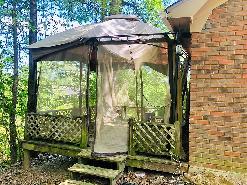 2nd image of 204 Countryview Cv