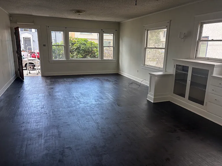1035 E 2nd St #1035 — Photo 2
