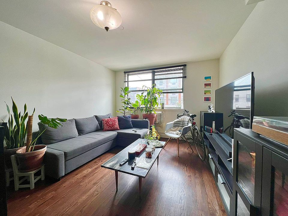 1st image of 14-07 31st Ave #2B