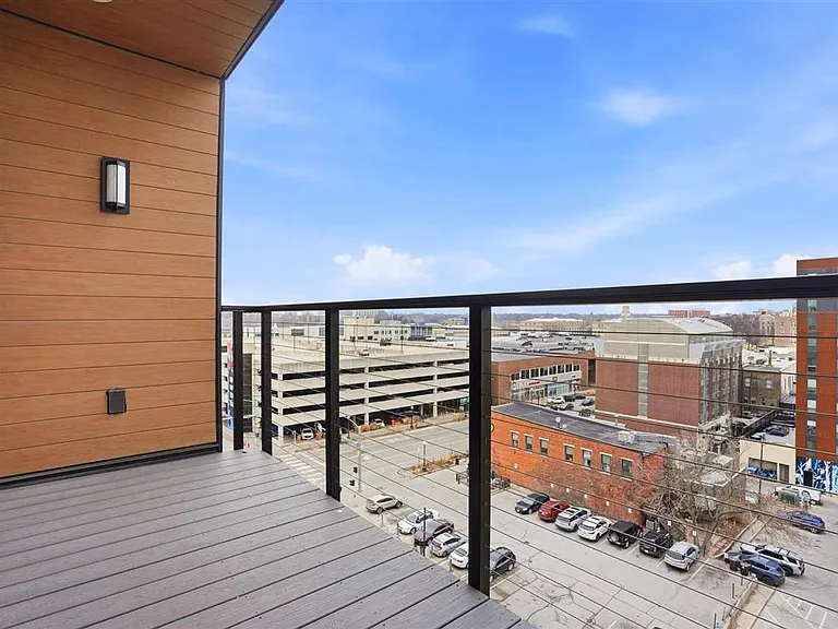 300 S Clinton St — Photo 14