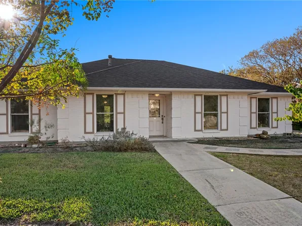 2356 W Briargate Dr, Bryan, TX 77802