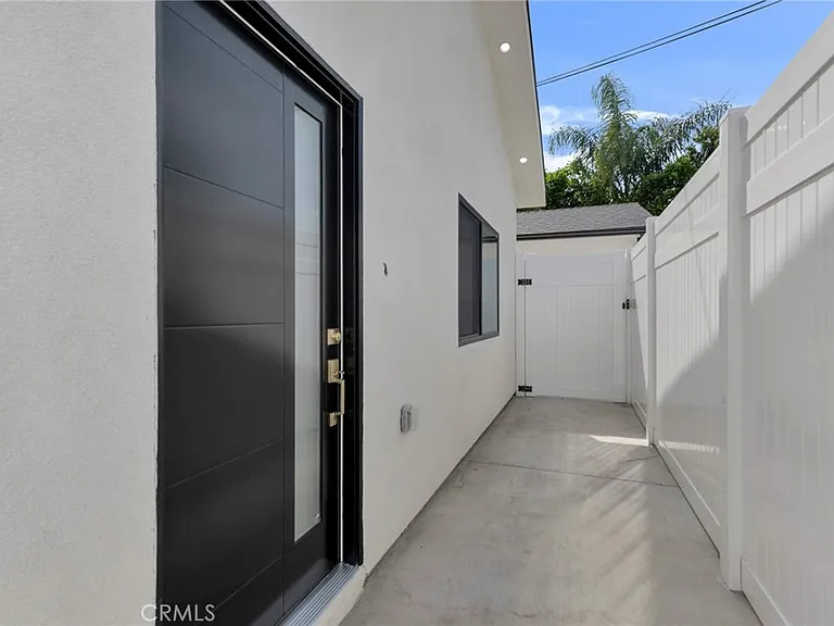 6208 Beeman Ave — Photo 23