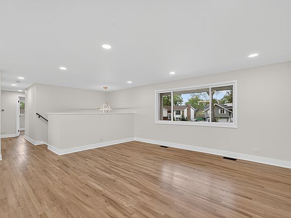 3rd image of 408 Desmond Dr