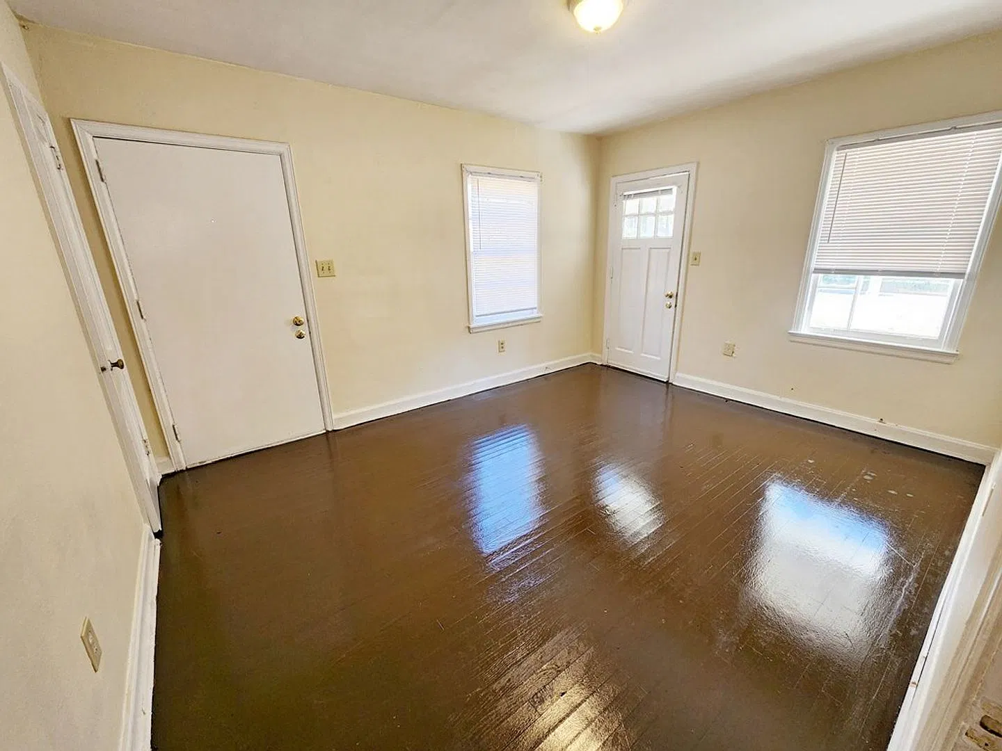 1200 W Lincoln — Photo 4